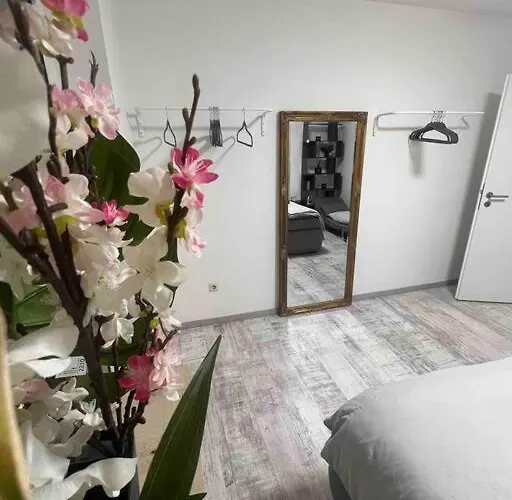 Modernes Mit 75qm Mit Balkon & Aussicht Apartman *